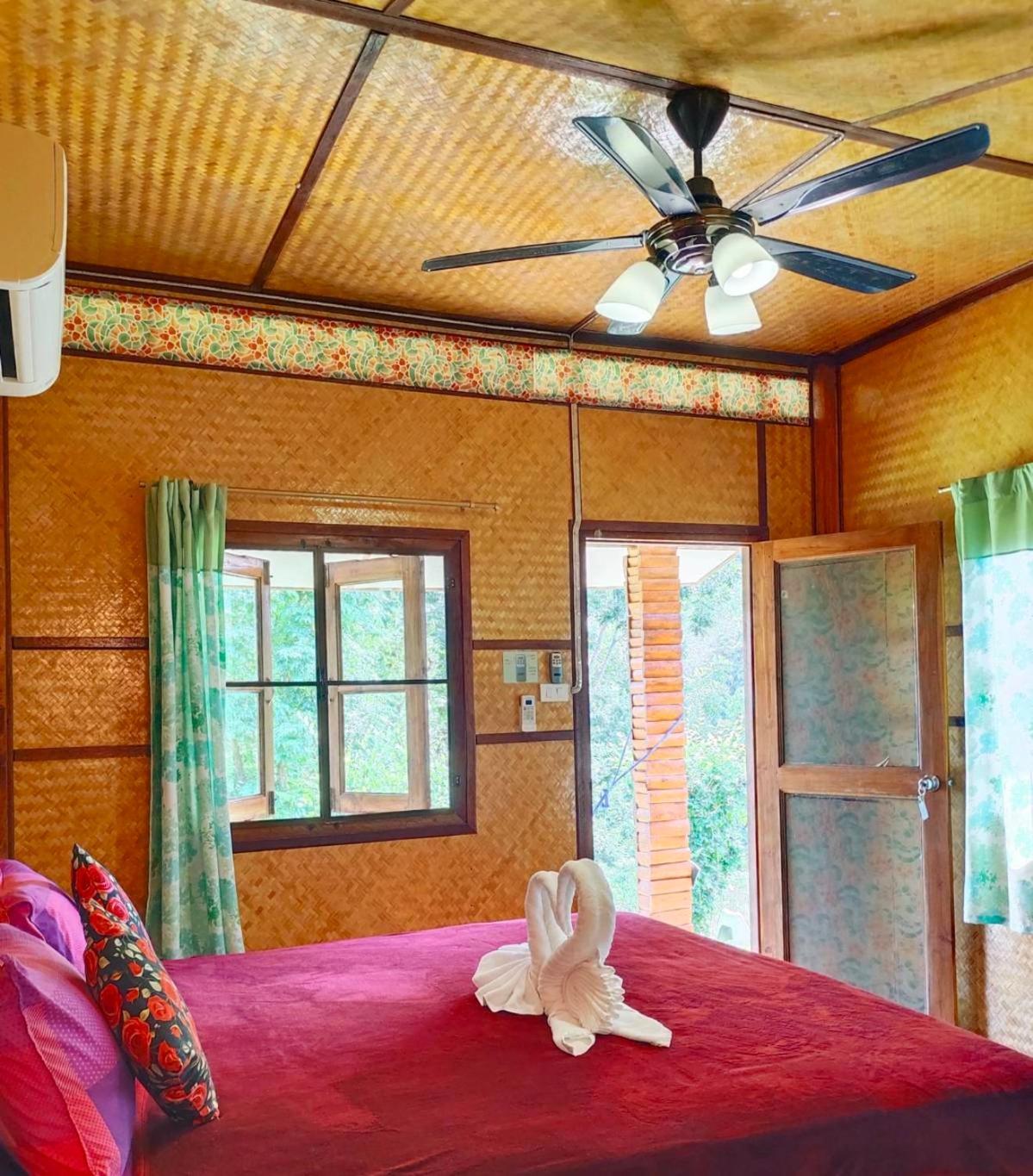 Bansuanphutarn Hotel Ban Pha Saeng Lang Exterior photo